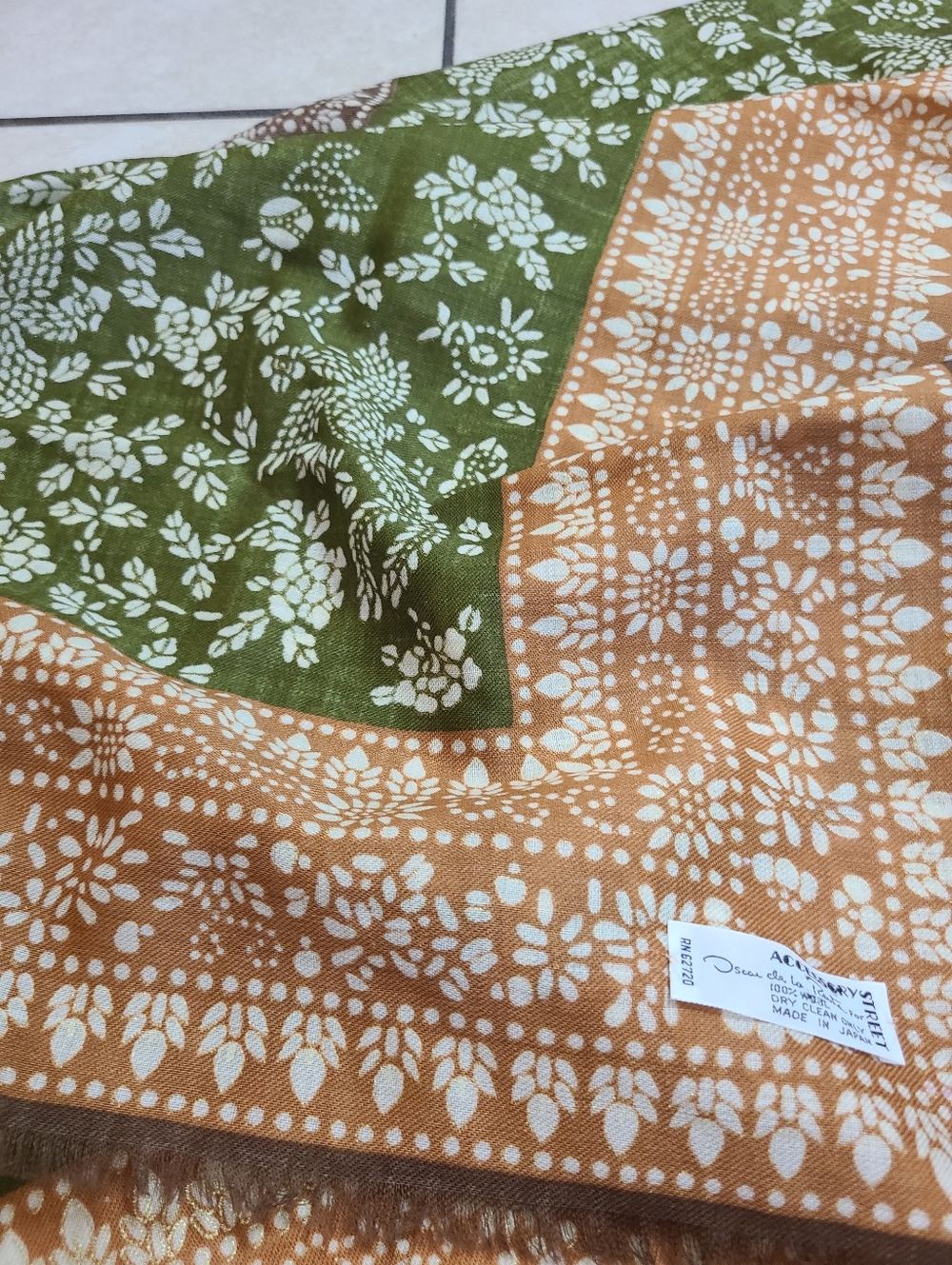 Vintage Oscar De La Renta Scarf 100% Wool - Picture 6 of 7